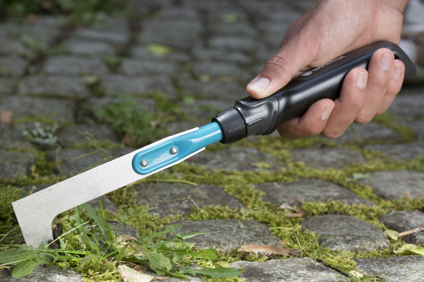 GARDENA SMALL STAINLESS STEEL SCRAPER WITH ERGONOMIC HANDLE