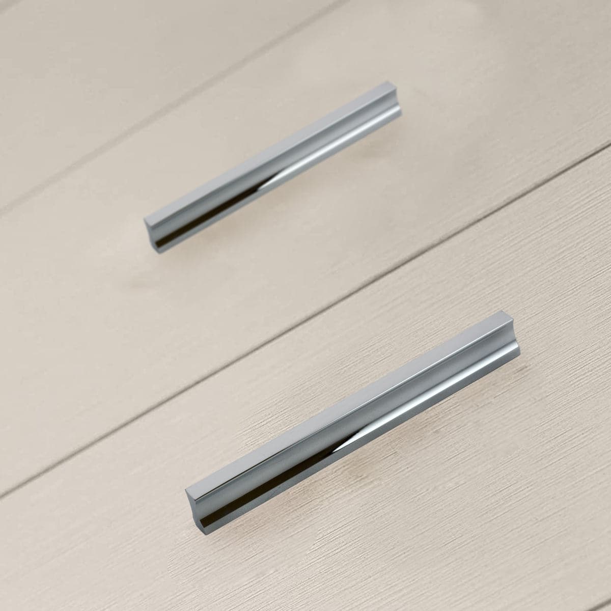 2 HANDLES WITH 96 MM CENTRE DISTANCE IN CHROME-PLATED ALUMINIUM