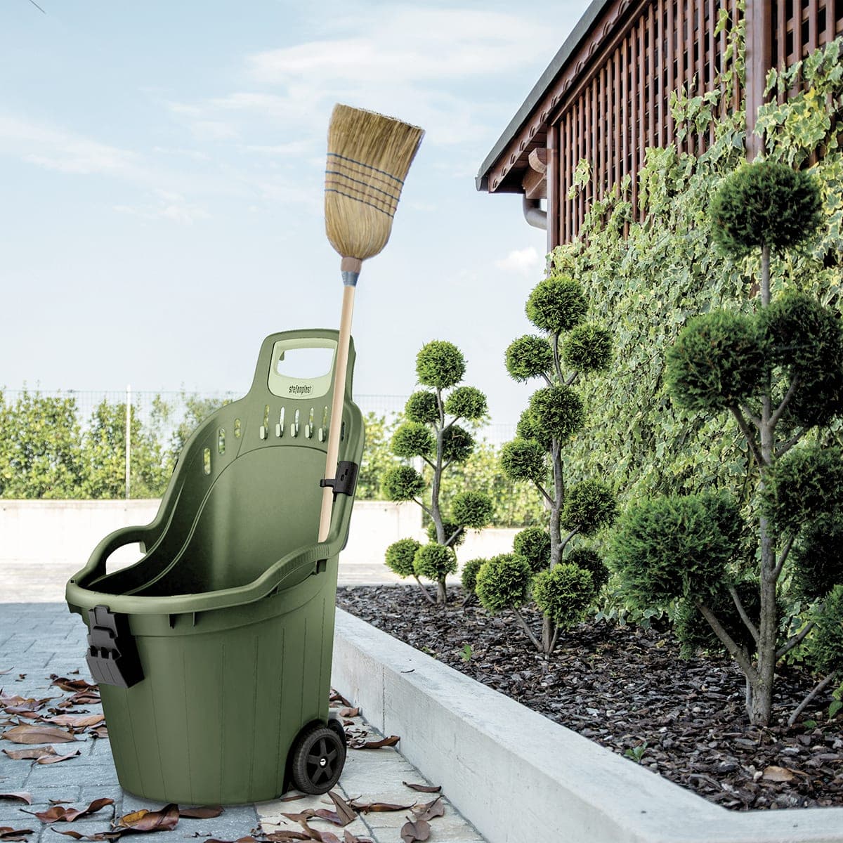 50L PLASTIC WHEELBARROW WITH HANDLE