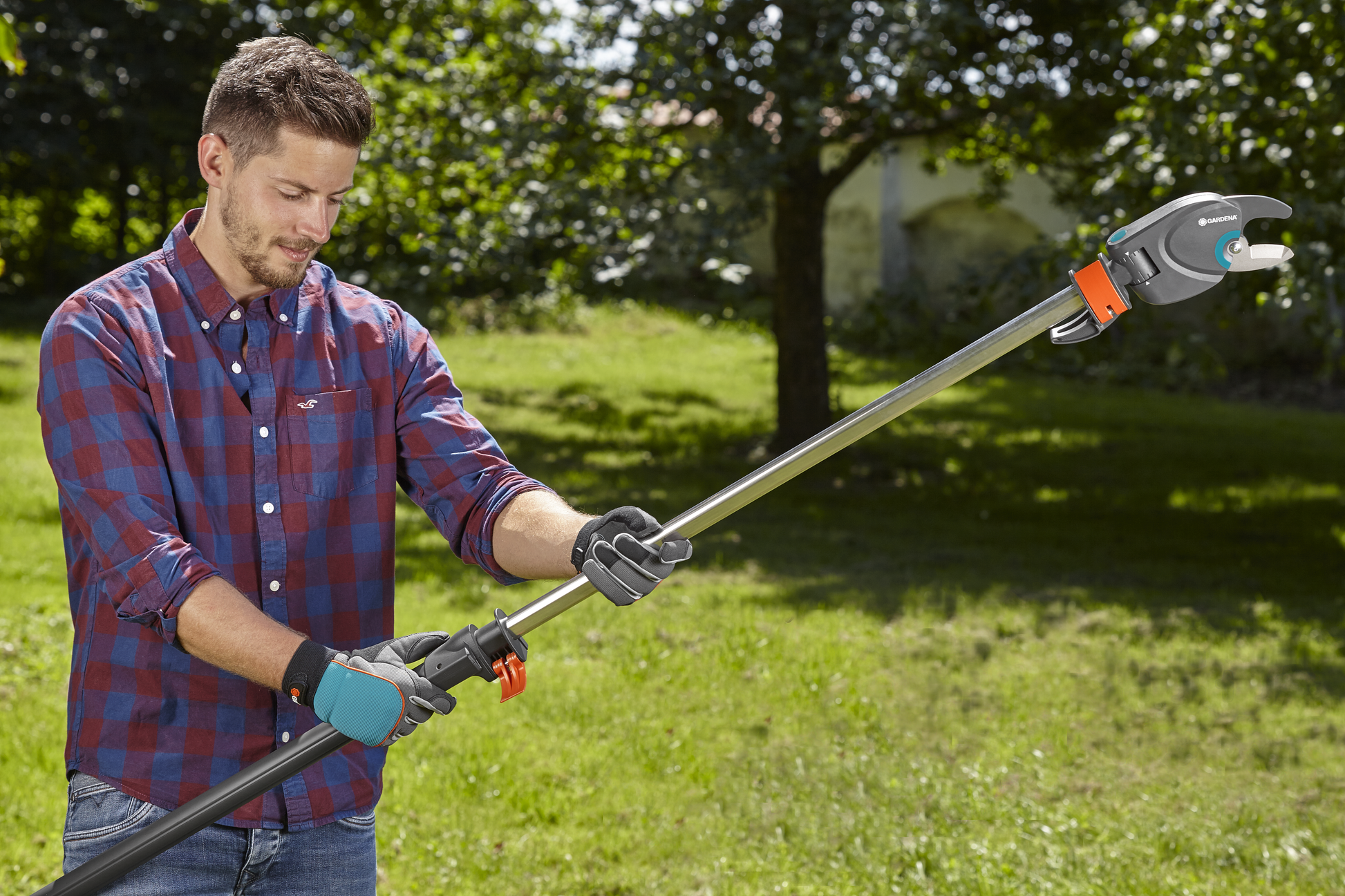 GARDENA EXTENDABLE HEDGE TRIMMER UP TO 6.5M - Premium Windrowers and Loppers from Bricocenter - Just €169.99! Shop now at Maltashopper.com