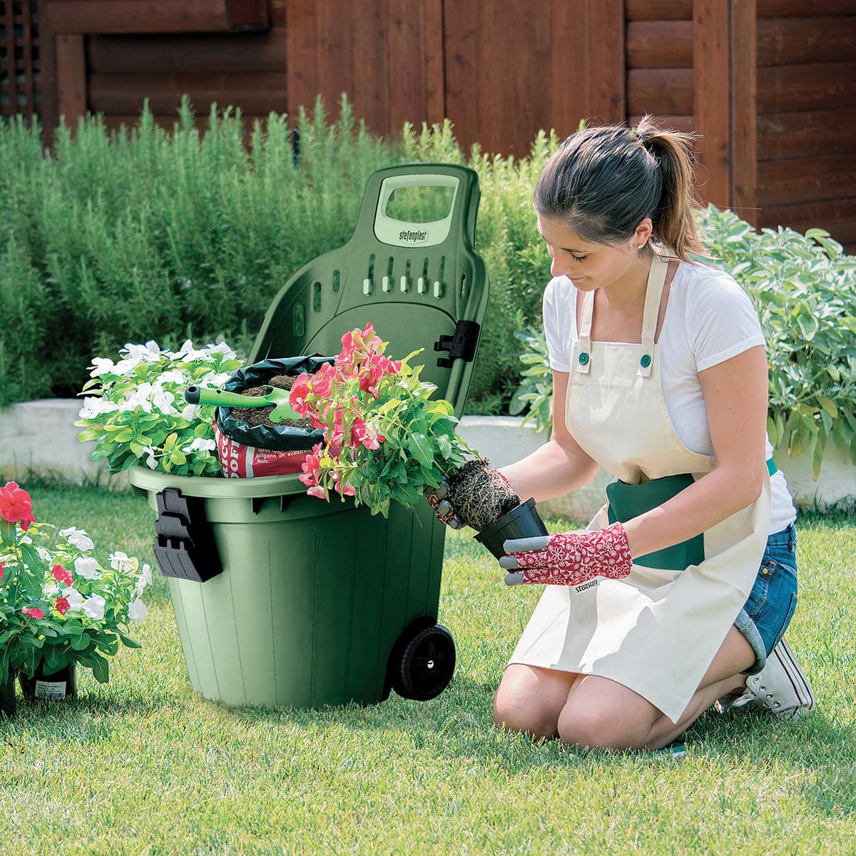 50L PLASTIC WHEELBARROW WITH HANDLE