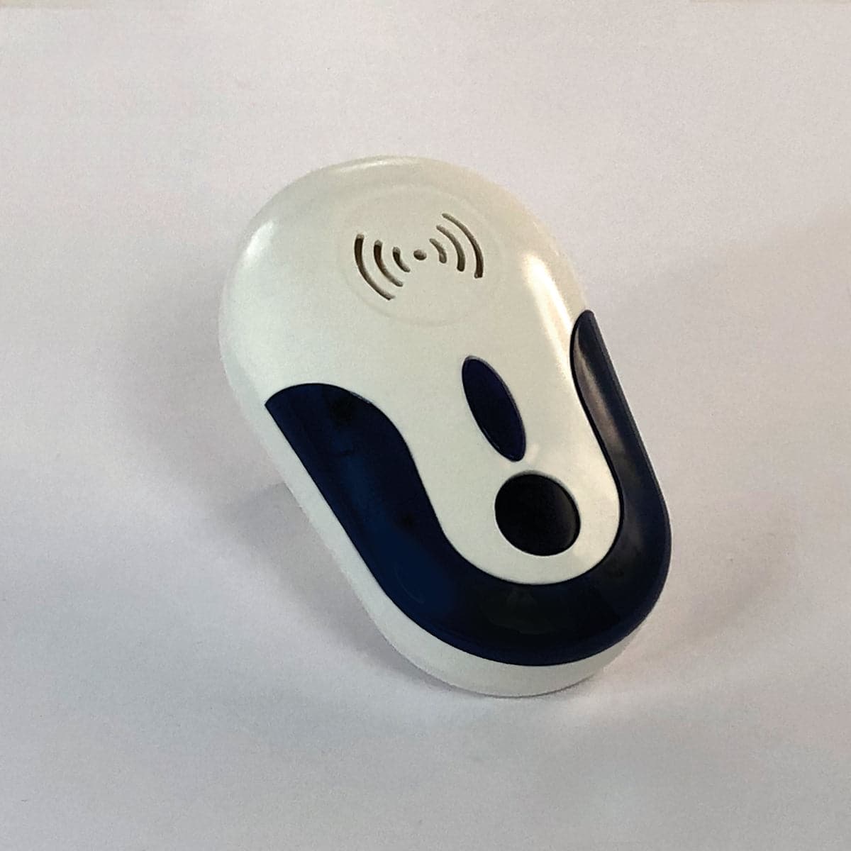 ULTRASONIC DETERRENT WITH NIGHT LIGHT