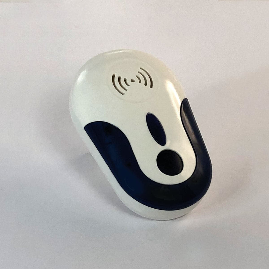 ULTRASONIC DETERRENT WITH NIGHT LIGHT