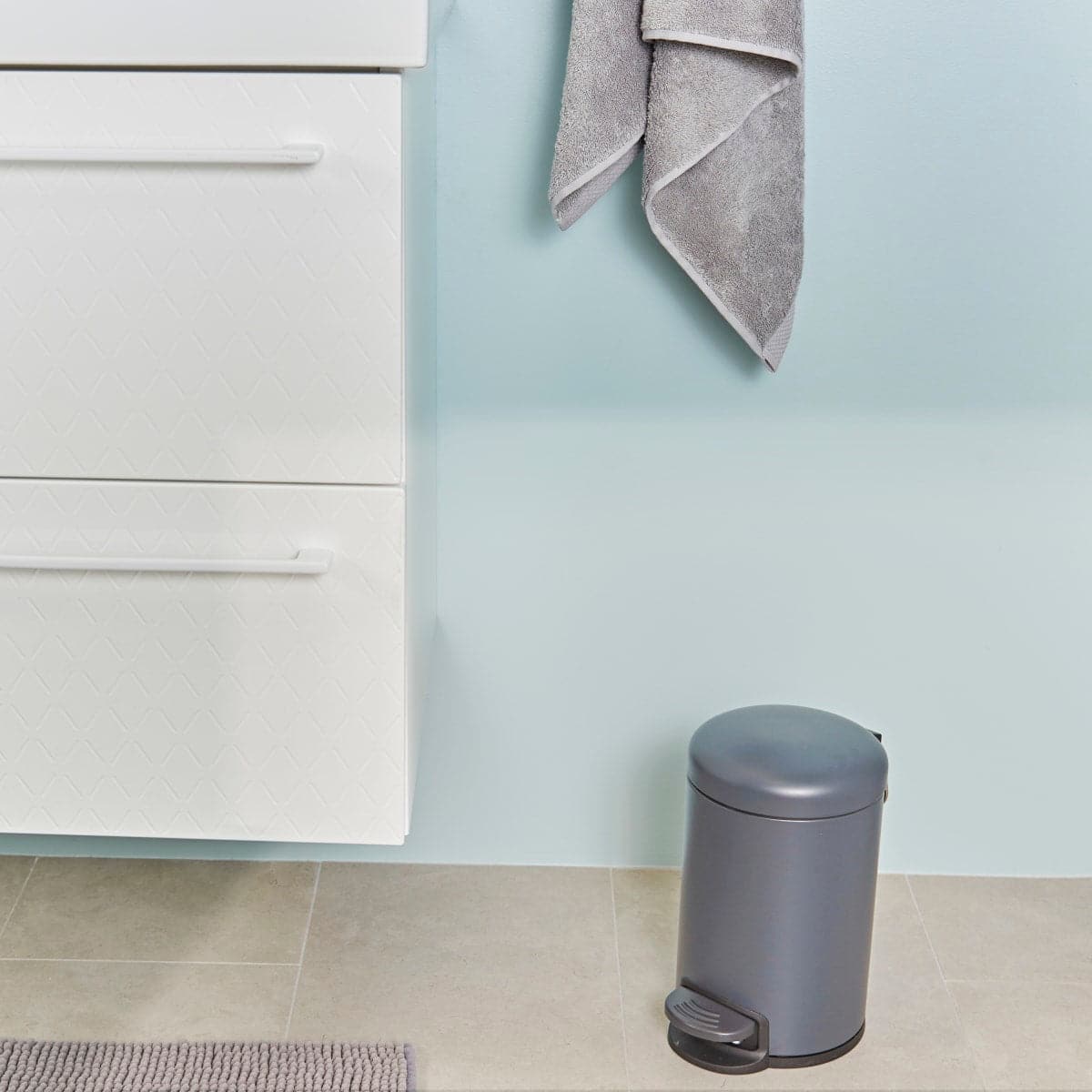 METAL DUSTBIN GREY SILVER 3LT WITH PEDAL - Premium Bath Trays from Bricocenter - Just €20.99! Shop now at Maltashopper.com