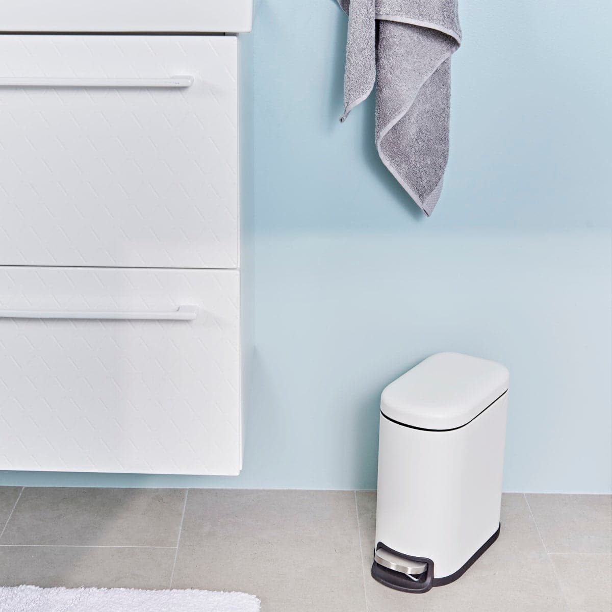Bricocenter METAL DUSTBIN MATT WHITE INTERNAL BUCKET AND PEDAL SLIM CM.7X20X65