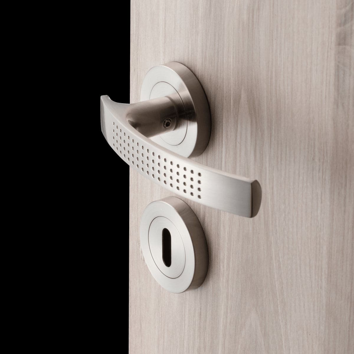 LOUNA DOOR HANDLE WITH SATIN NICKEL FINISH ALUMINIUM ESCUTCHEON AND SPOUT - best price from Maltashopper.com BR410004361