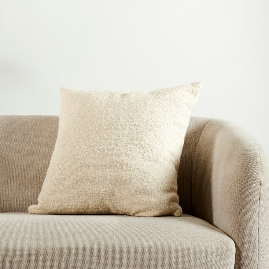 BARI White cushion - best price from Maltashopper.com CS679168