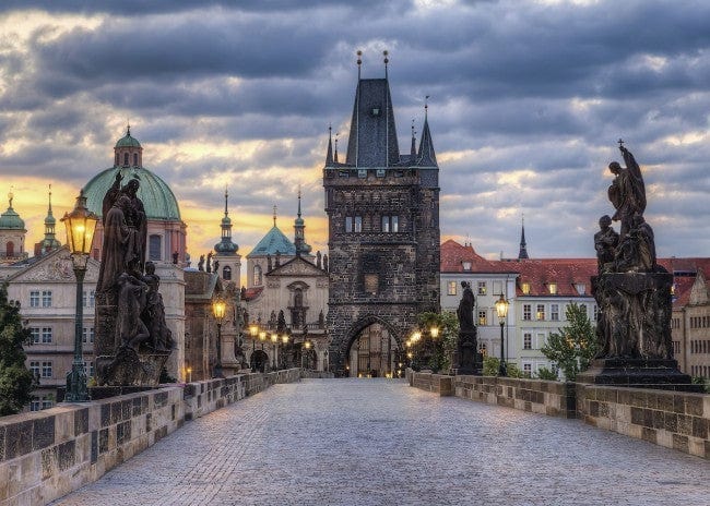 1000 Piece Puzzle - Photos & Landscapes: The walk across the Charles Bridge