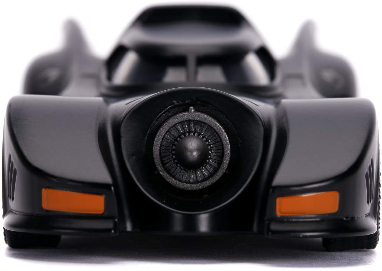 Toys Batman 1989 in 1:32 scale with Batman character in Diecast