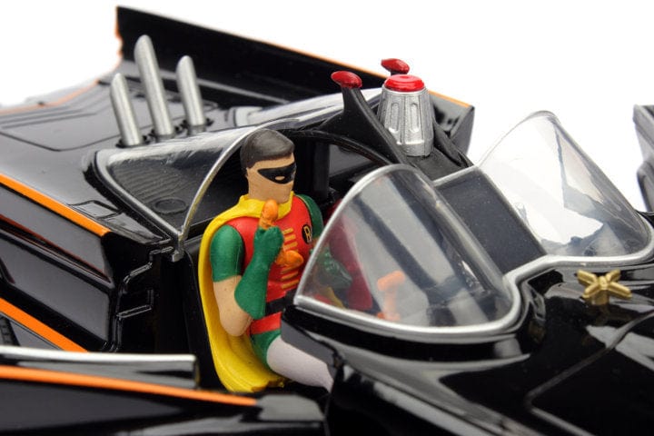 Toys Hollywood Rides - Batman: Batmobile del 1966 con Batman (Scala 1:24)