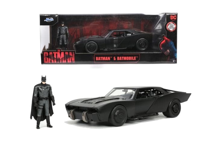 The Batman Batmobile 2022 in 1:24 scale with character, freewheel operation