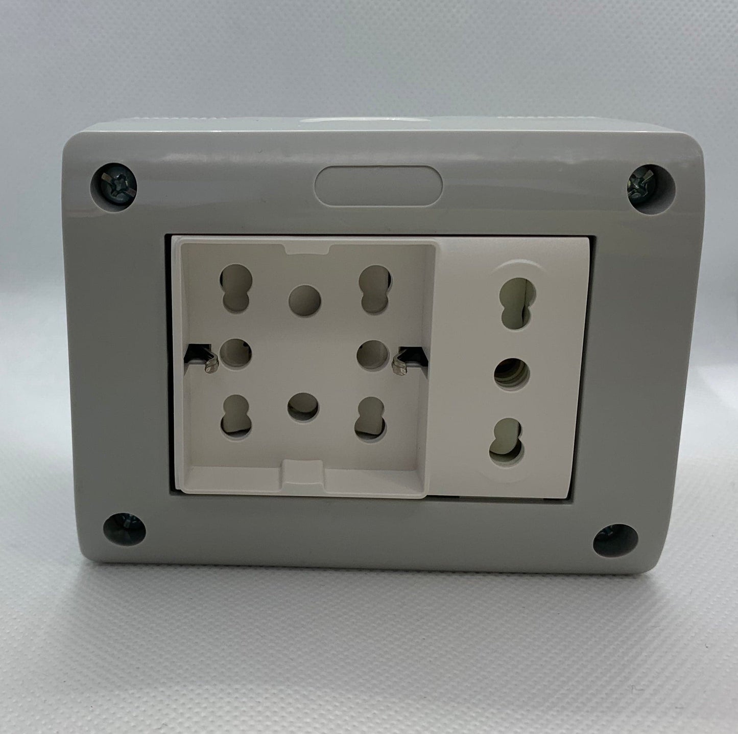 ENCLOSURE IP40 3 PLACES WITH UNIVERSAL SOCKET+BIPASS SOCKET