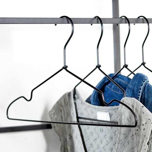 INFINITY BLACK Hangers set of 4 black H 21.5 x W 41 cm