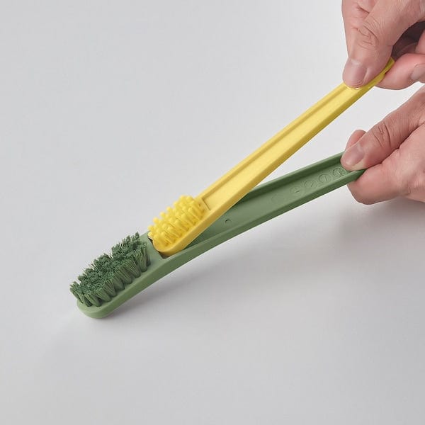 Ikea PEPPRIG - 2 in 1 shoe brush with scraper, green/yellow